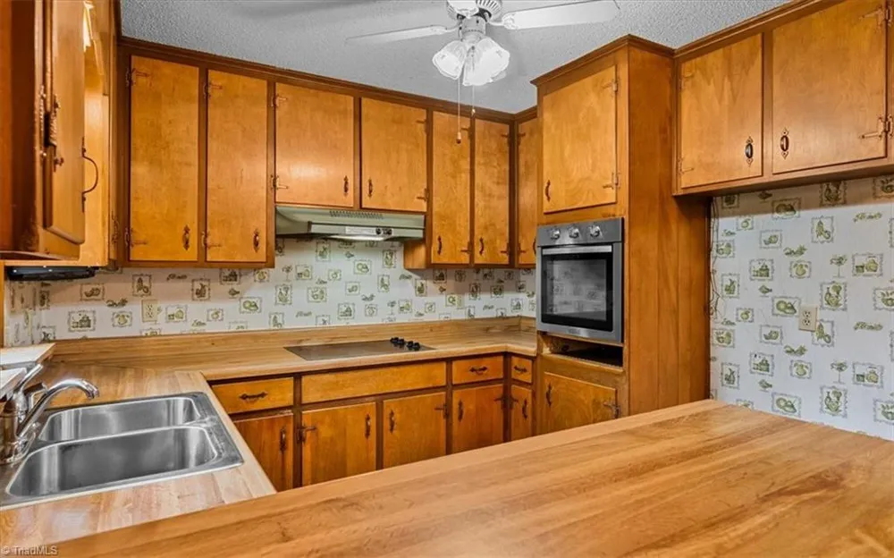 8936 Market Street Colfax, NC 27235