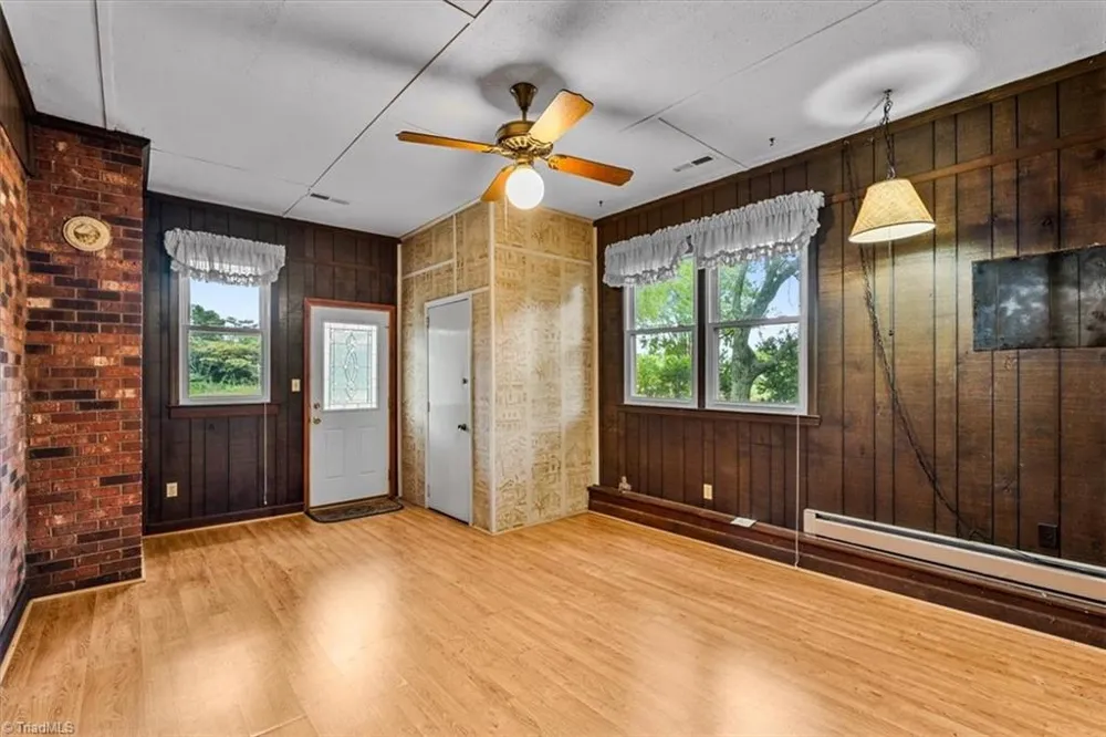 8936 Market Street Colfax, NC 27235