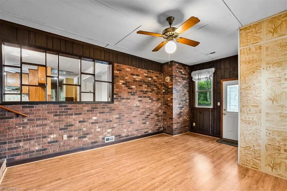 8936 Market Street Colfax, NC 27235