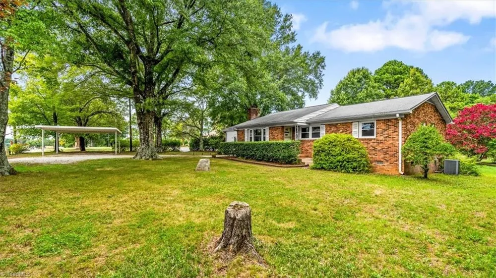 8936 Market Street Colfax, NC 27235
