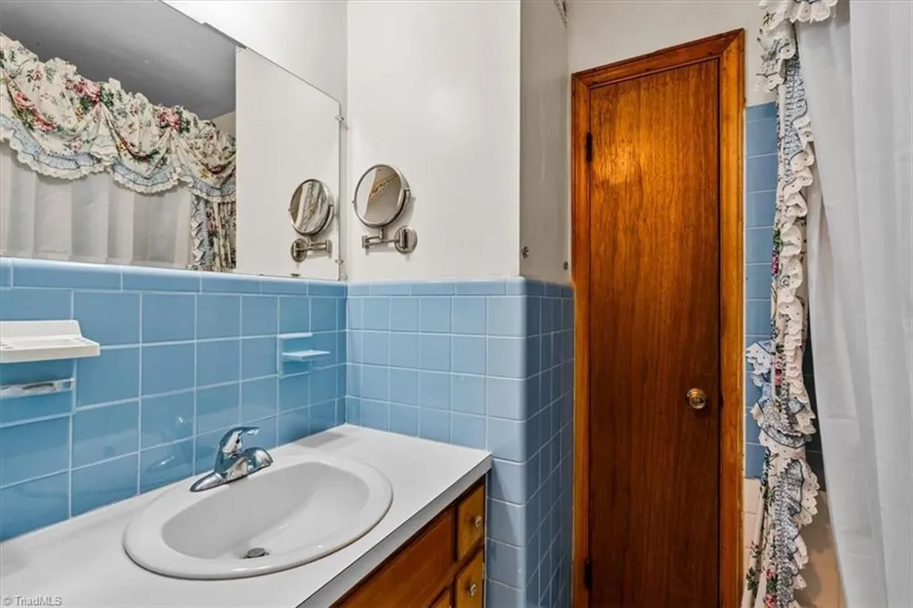 8936 Market Street Colfax, NC 27235