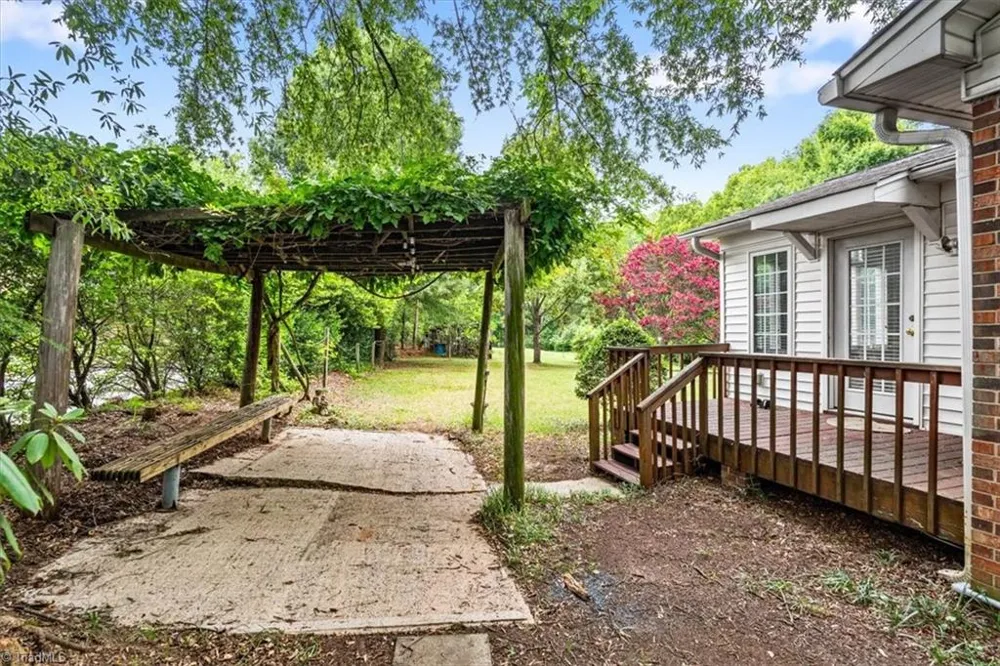 8936 Market Street Colfax, NC 27235