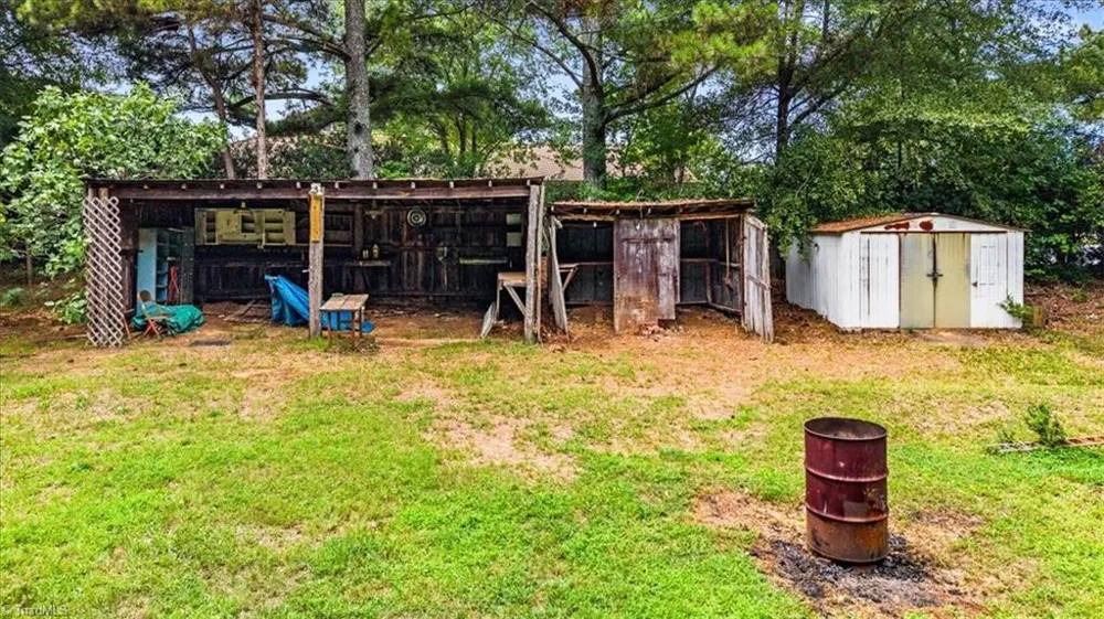 8936 Market Street Colfax, NC 27235
