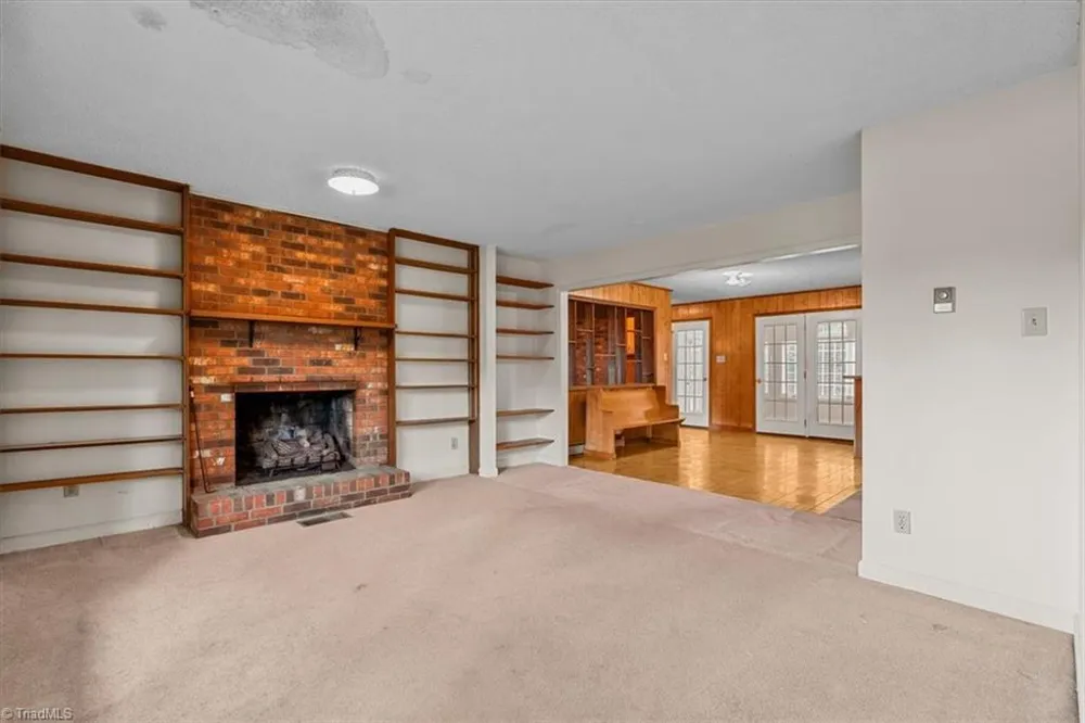 8936 Market Street Colfax, NC 27235
