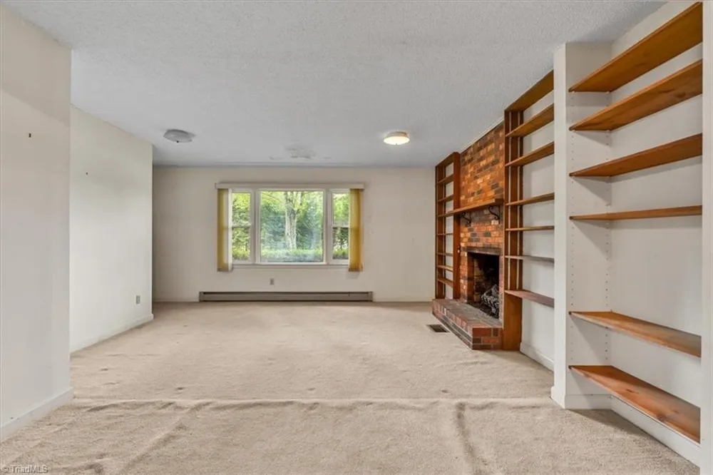 8936 Market Street Colfax, NC 27235