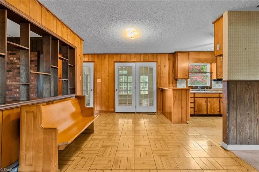 8936 Market Street Colfax, NC 27235