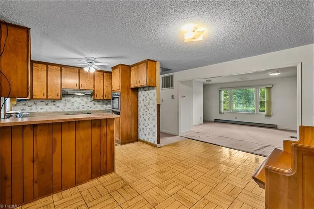 8936 Market Street Colfax, NC 27235
