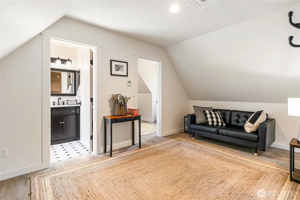 810 H ST ROAD Lynden, WA 98264