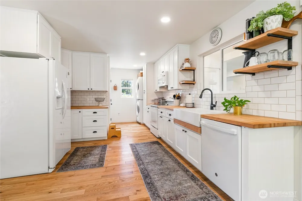 810 H ST ROAD Lynden, WA 98264