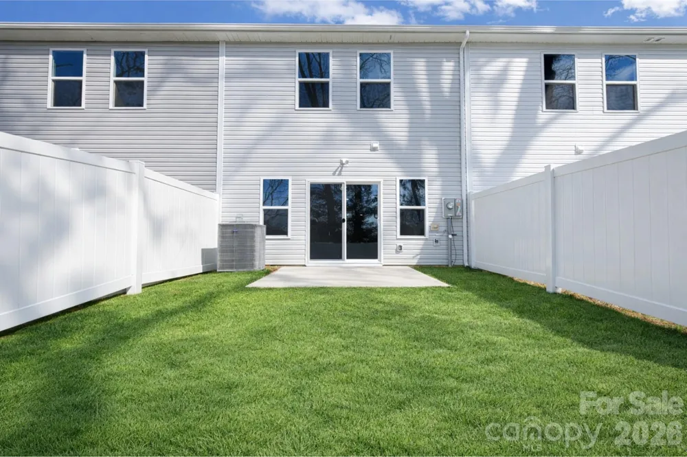 3048 Aberleaf Lane Charlotte, NC 28227
