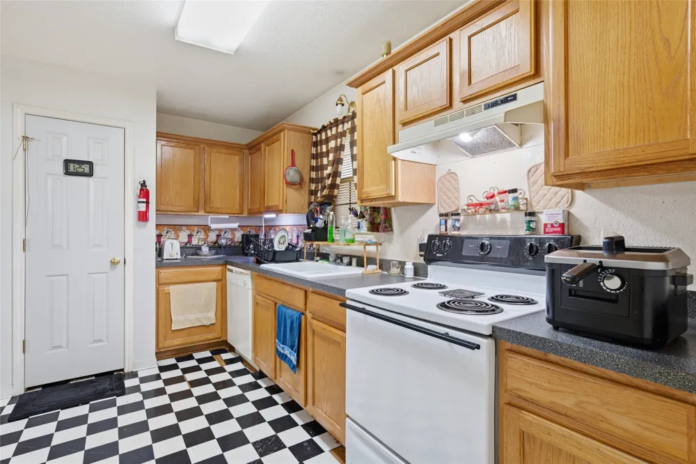 1300 Spring Street Waco, TX 76704