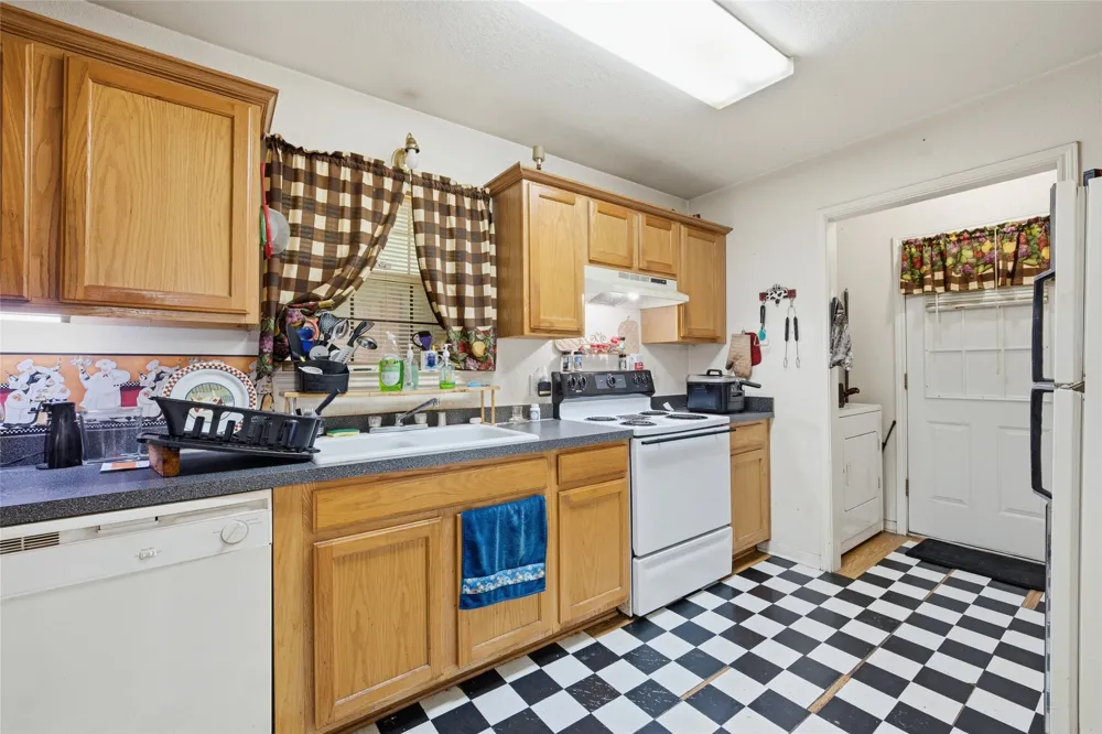 1300 Spring Street Waco, TX 76704