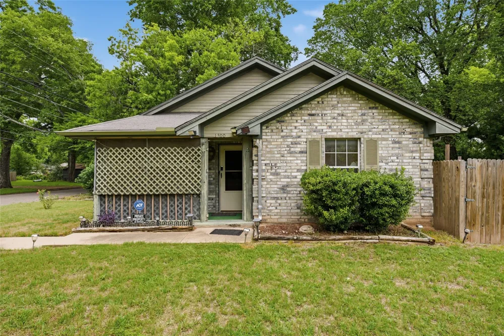 1300 Spring Street Waco, TX 76704