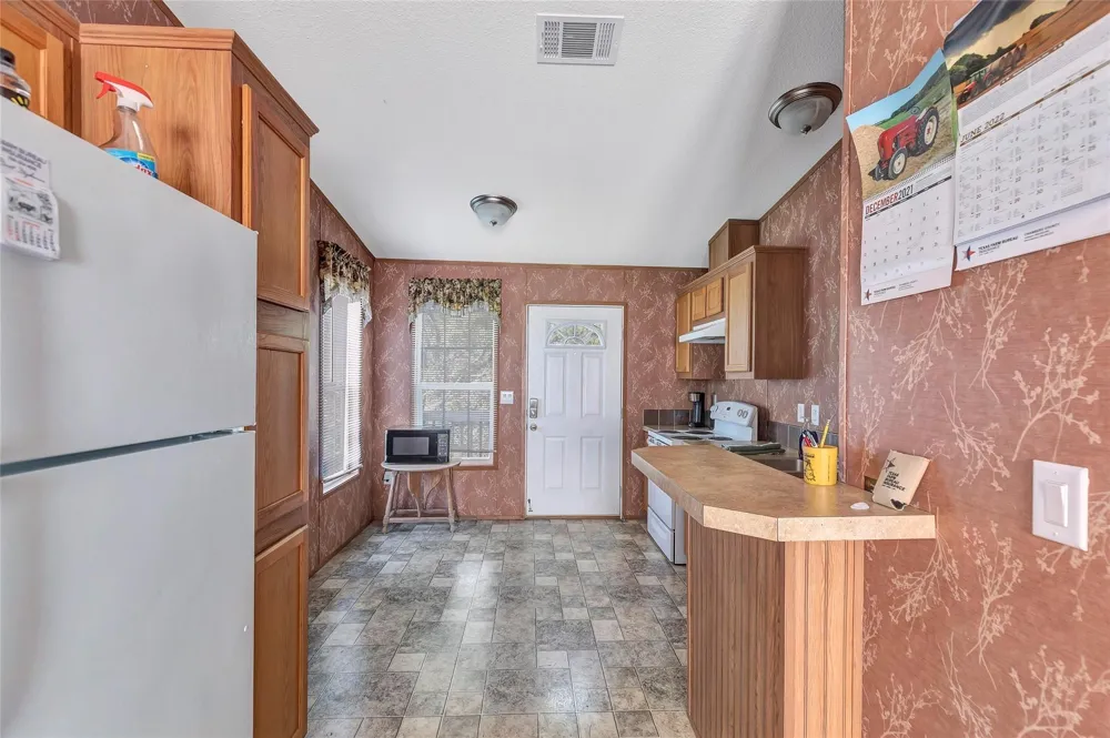 637 Troy Street Anahuac, TX 77514