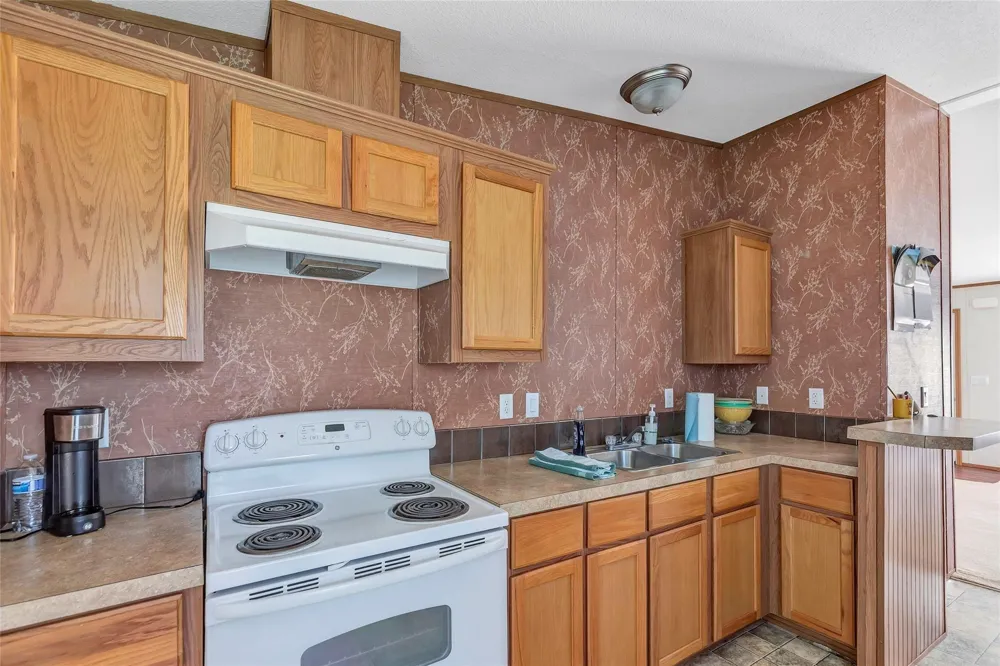 637 Troy Street Anahuac, TX 77514