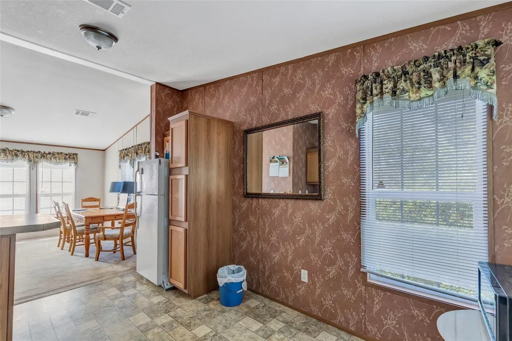 637 Troy Street Anahuac, TX 77514