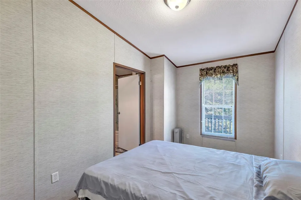637 Troy Street Anahuac, TX 77514
