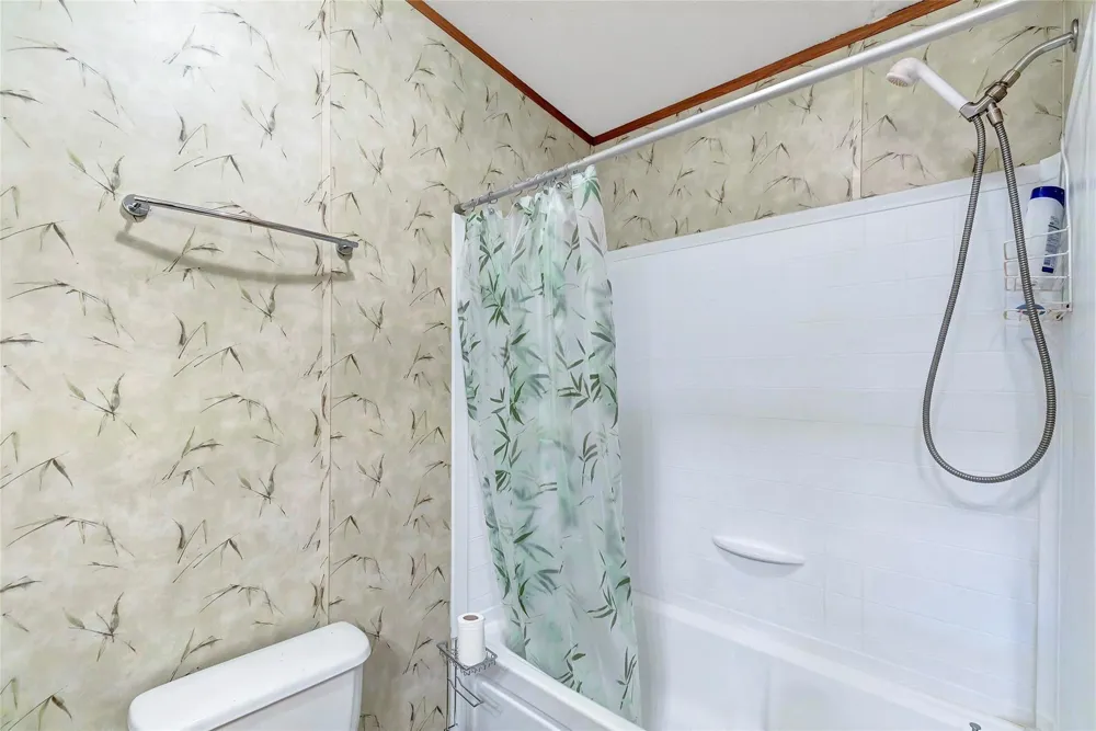 637 Troy Street Anahuac, TX 77514