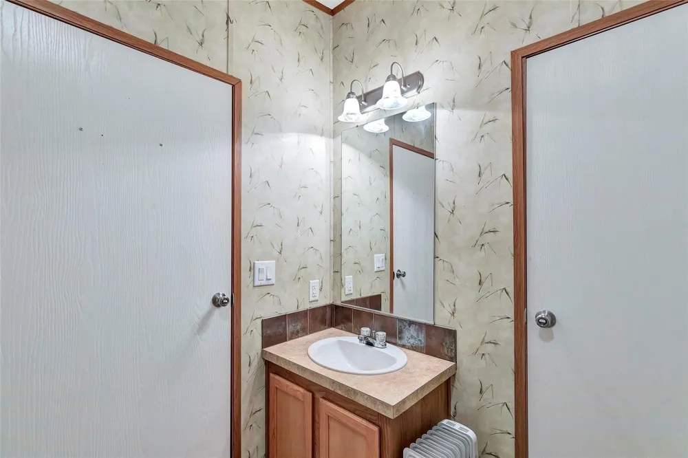 637 Troy Street Anahuac, TX 77514