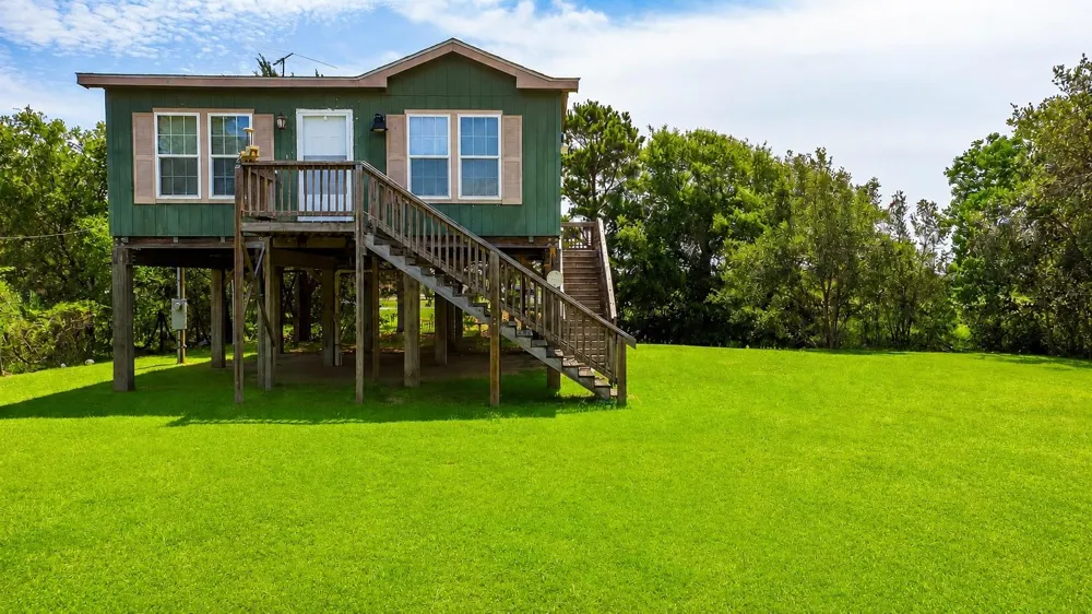 637 Troy Street Anahuac, TX 77514