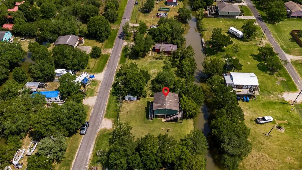 637 Troy Street Anahuac, TX 77514
