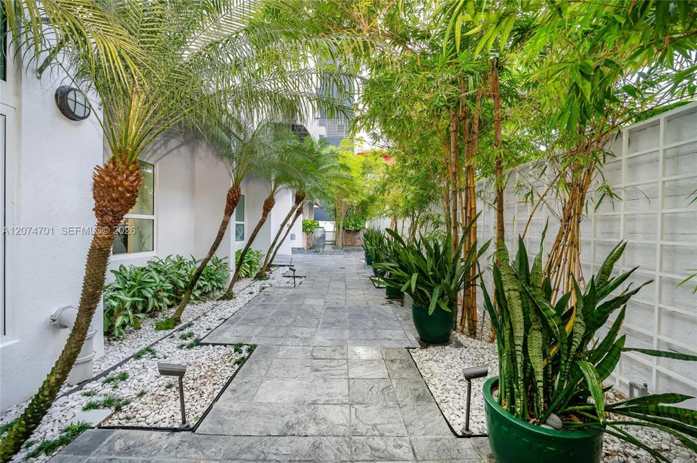 234 NE 3rd St #1703 Miami, FL 33132
