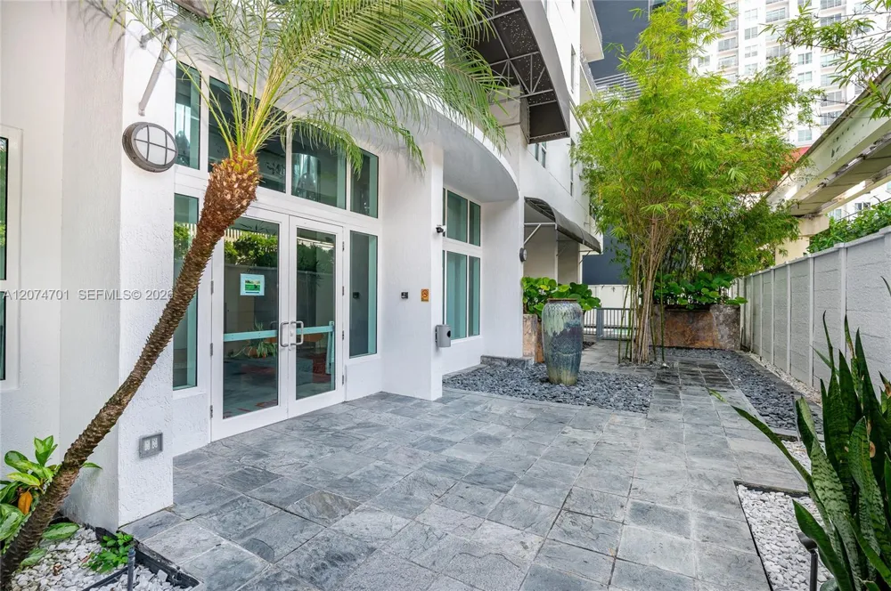 234 NE 3rd St #1703 Miami, FL 33132