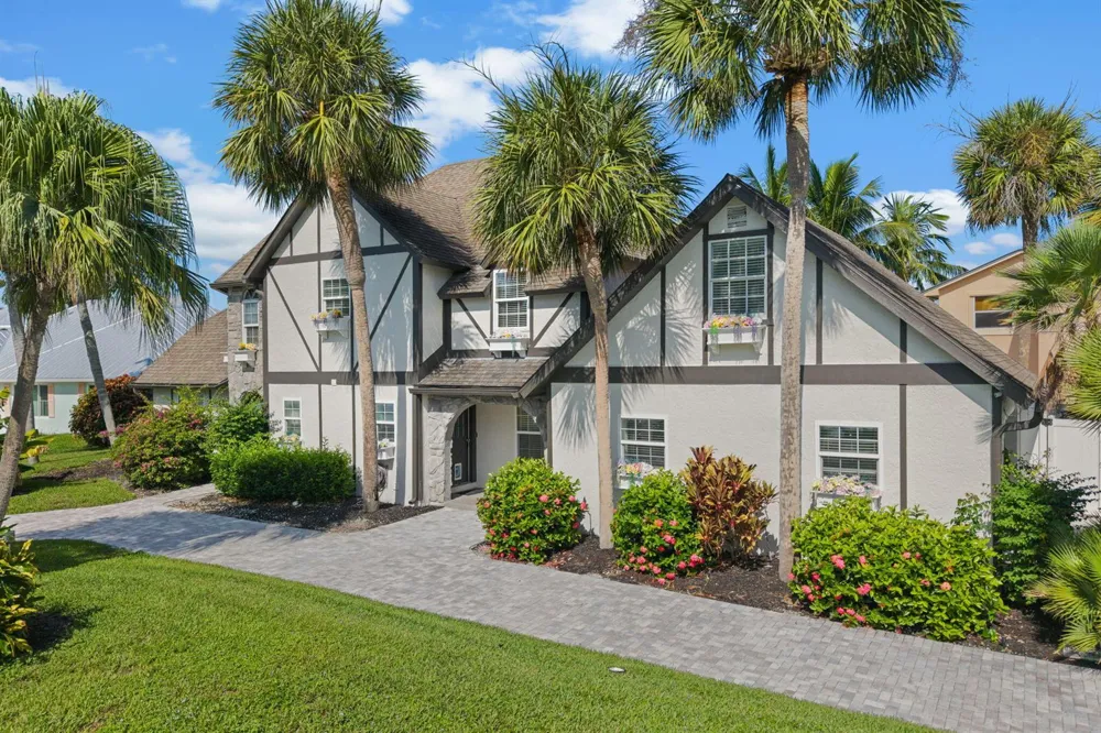 121 Queen Eugenia Court Fort Pierce, FL 34949