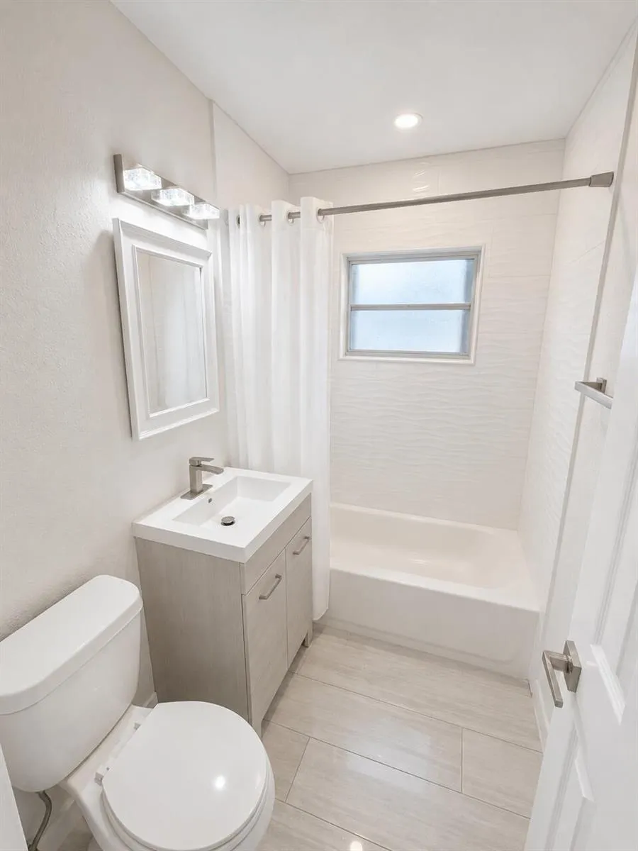 4730 NE 3rd Avenue Oakland Park, FL 33334