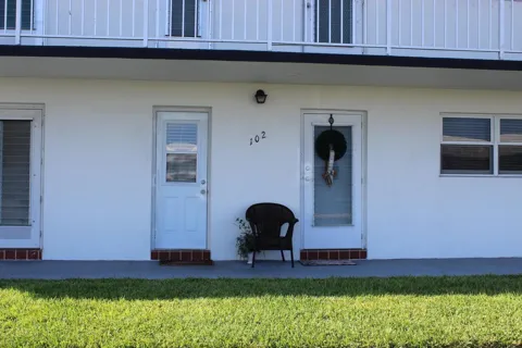 1113 Lake Terrace