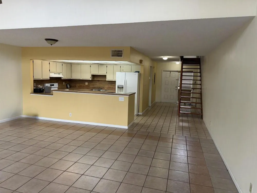 5006 S University Drive Davie, FL 33328