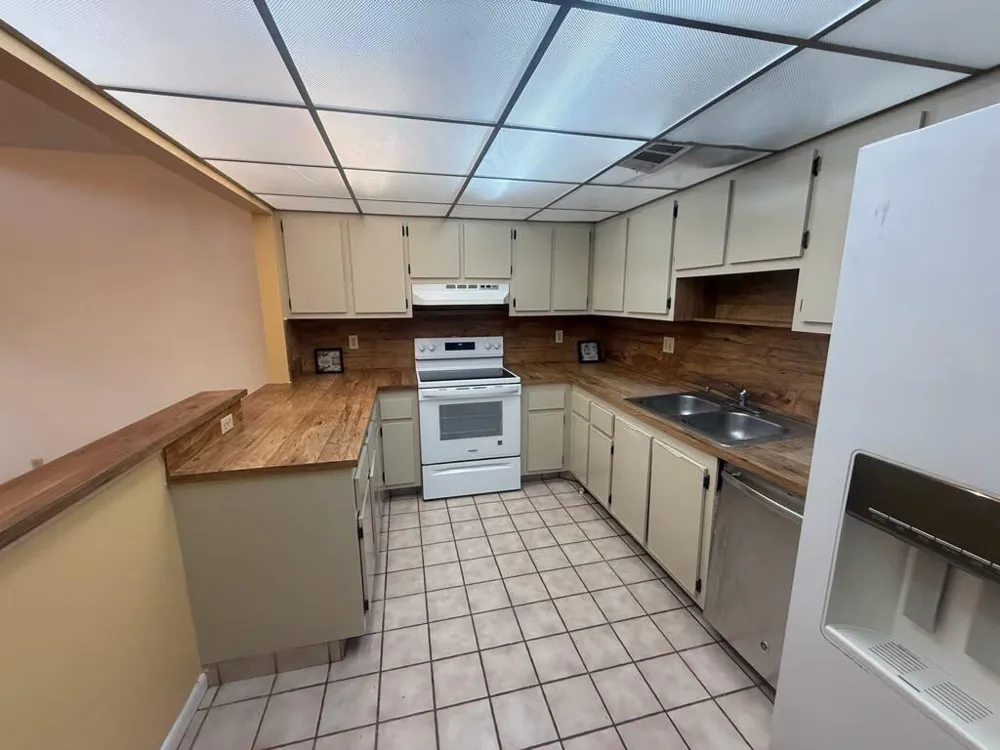 5006 S University Drive Davie, FL 33328