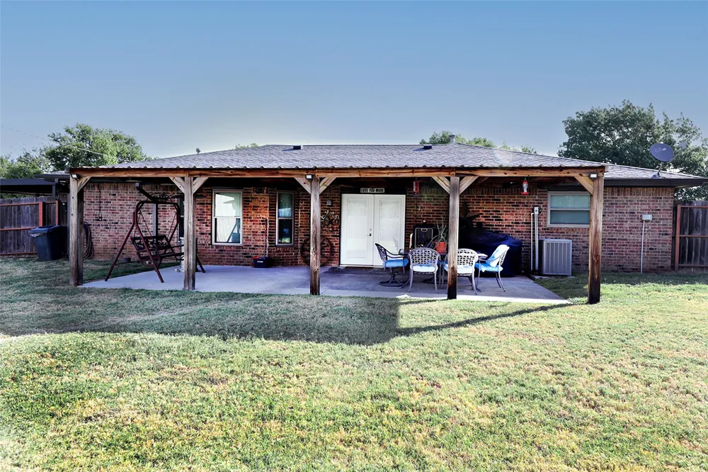 251 Alicia Street Bowie, TX 76230
