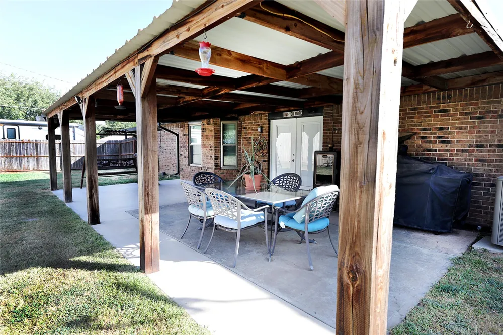 251 Alicia Street Bowie, TX 76230