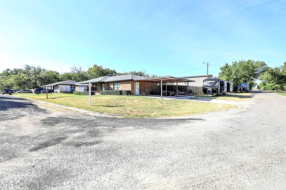 251 Alicia Street Bowie, TX 76230