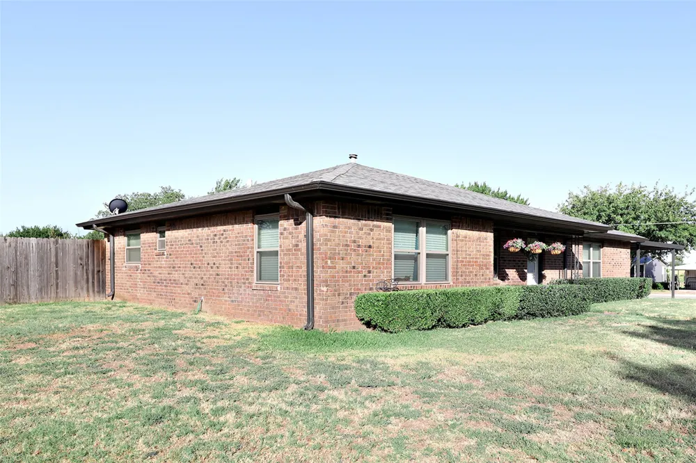251 Alicia Street Bowie, TX 76230