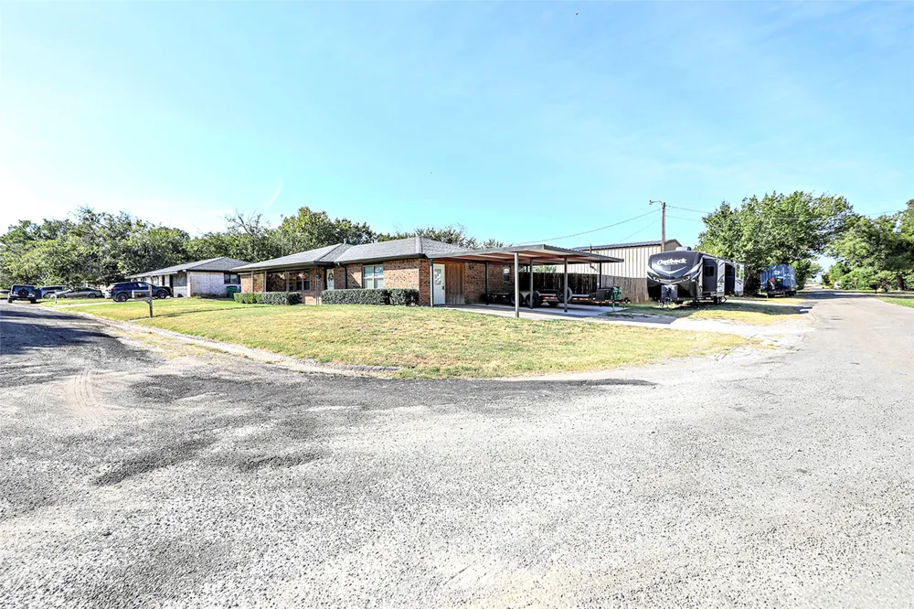 251 Alicia Street Bowie, TX 76230