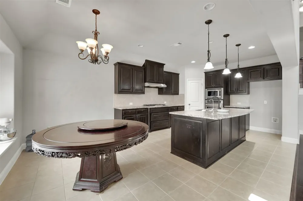 2743 Chimney Rock Road Burleson, TX 76028