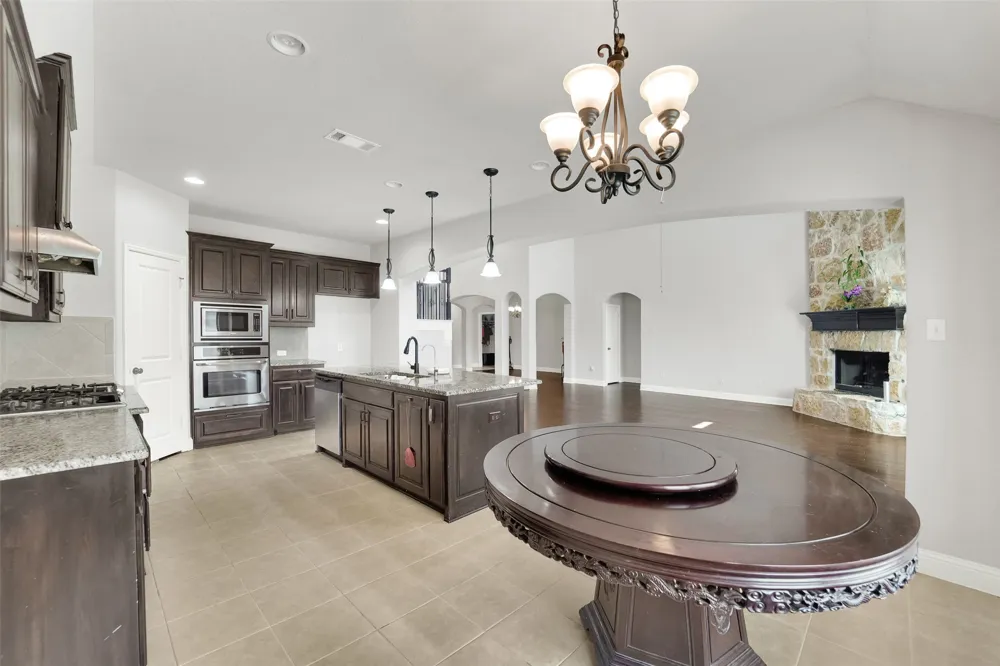 2743 Chimney Rock Road Burleson, TX 76028