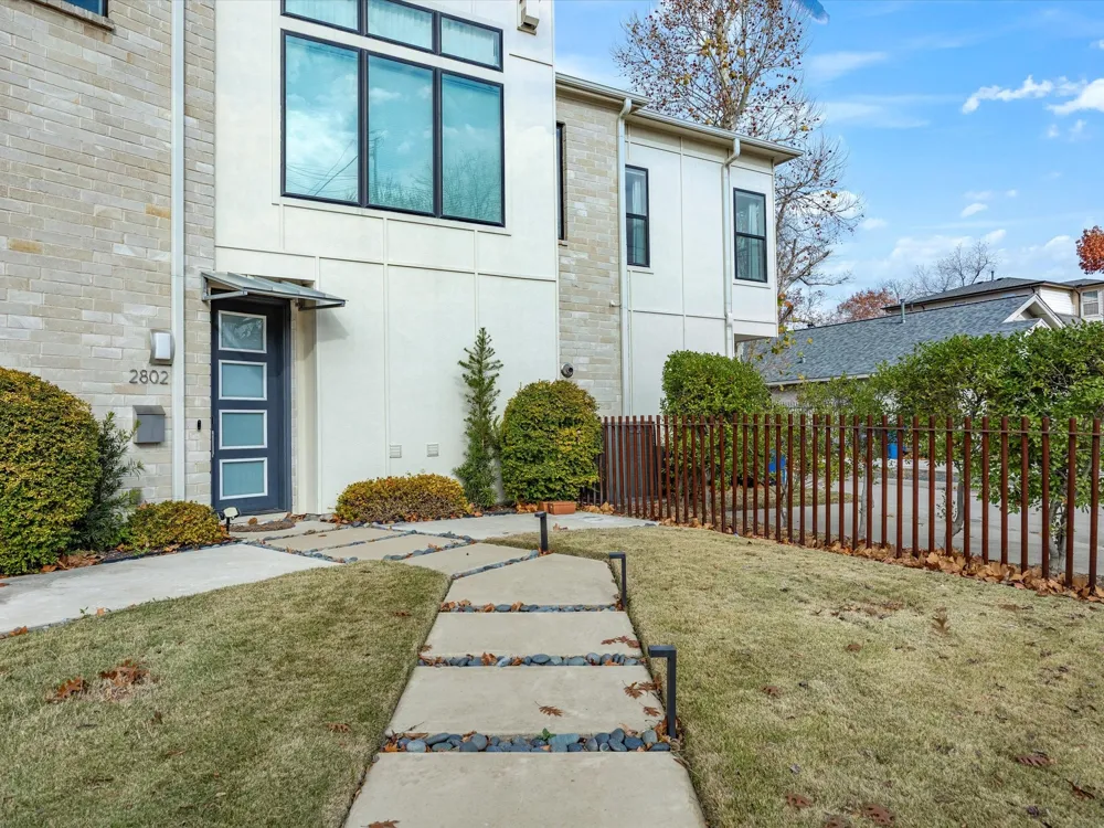 2802 Lee Street Dallas, TX 75206