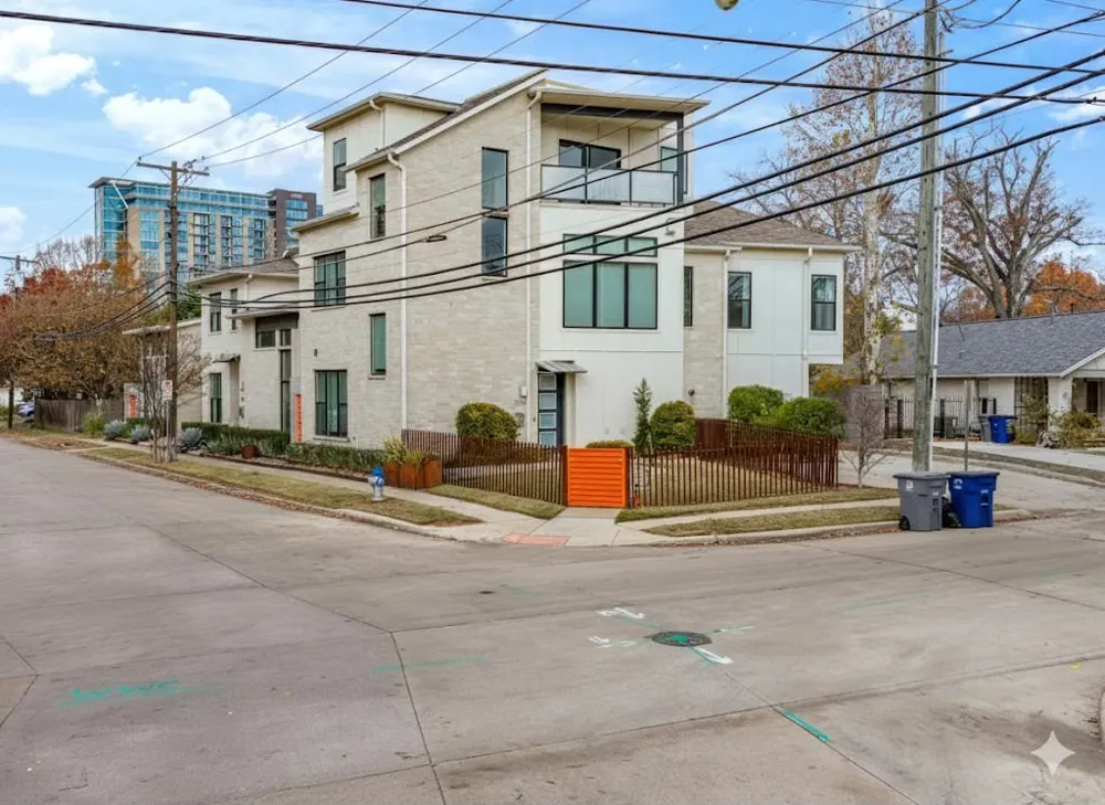2802 Lee Street Dallas, TX 75206