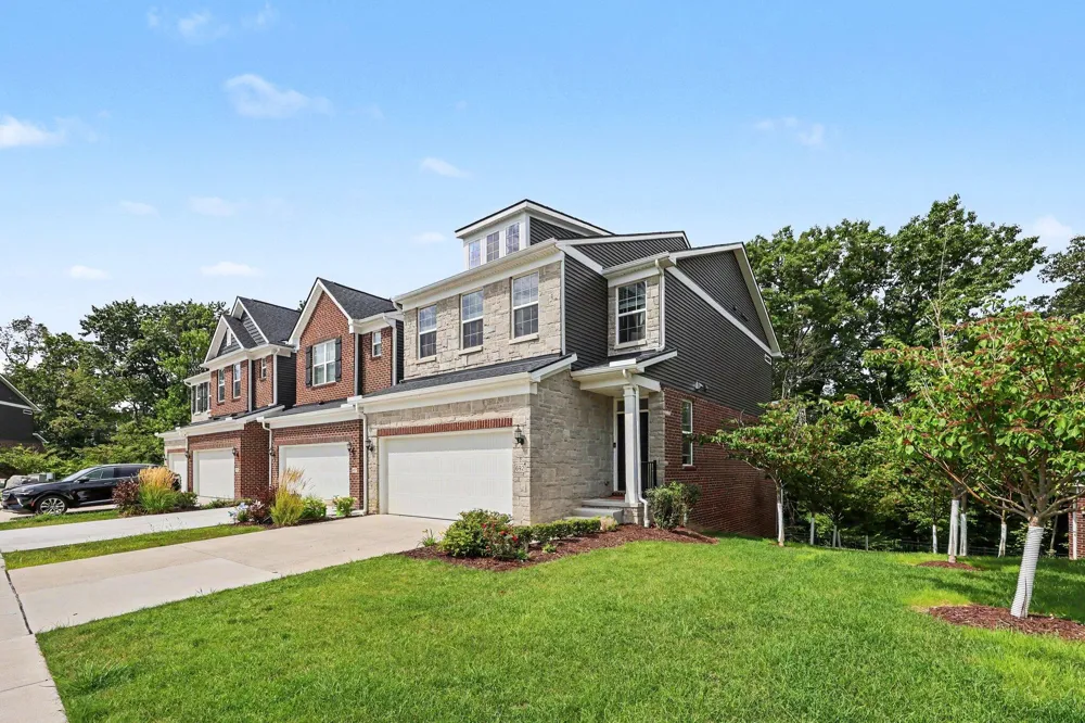 692 Peppermint Drive Rochester Hills City, MI 48307