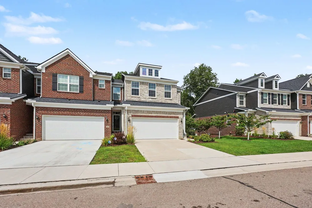 692 Peppermint Drive Rochester Hills City, MI 48307
