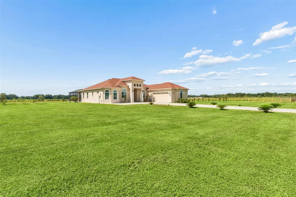 8552 BRANDING IRON TRAIL Plant City, FL 33565
