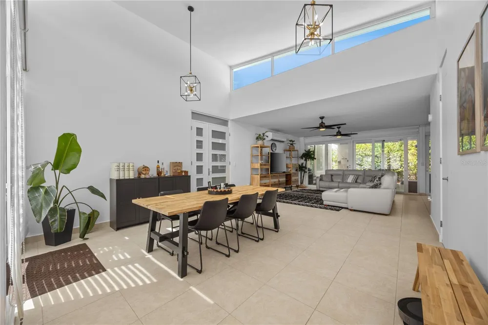89 URB. VISTALAGO, CIUDAD JARDIN Gurabo, PR 00778