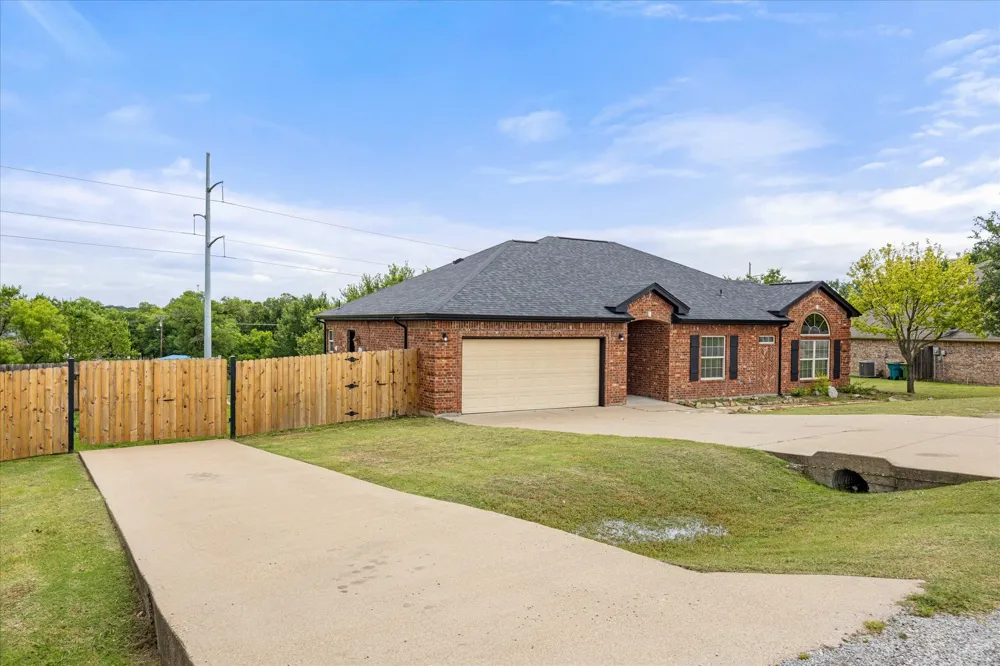 2935 Meandering Way Granbury, TX 76049