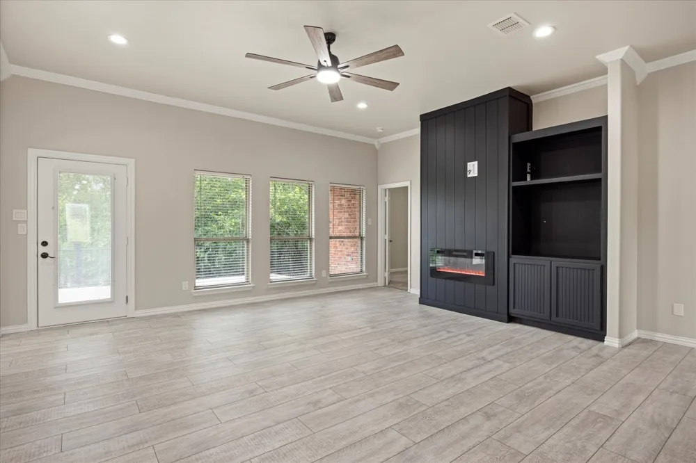 2935 Meandering Way Granbury, TX 76049