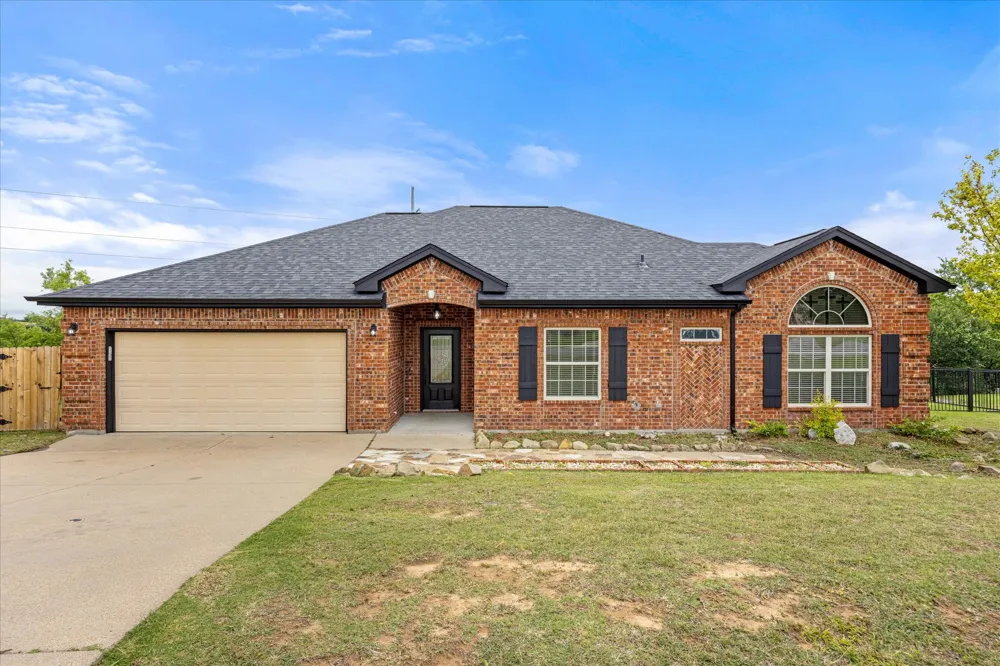 2935 Meandering Way Granbury, TX 76049