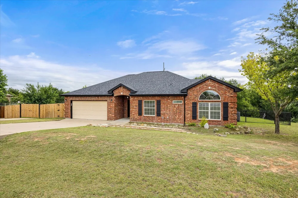 2935 Meandering Way Granbury, TX 76049