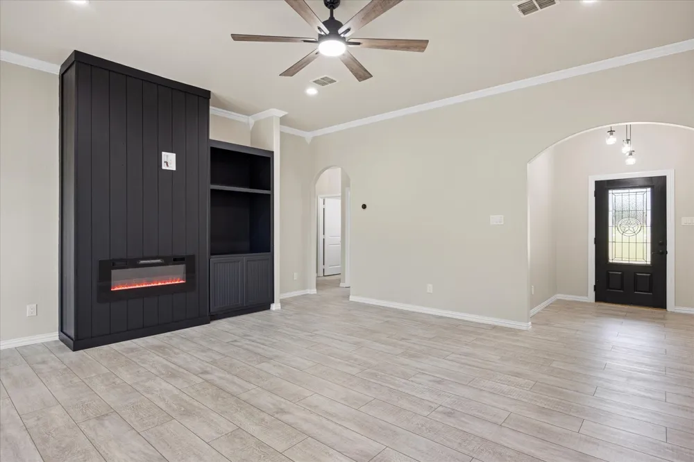 2935 Meandering Way Granbury, TX 76049